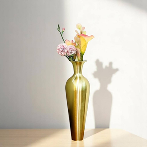 Vase à fleurs en métal au design moderne, finition dorée, grande taille, pour la décoration de la maison et de la table de mariage, fait à la main, personnalisé - Product Image 6