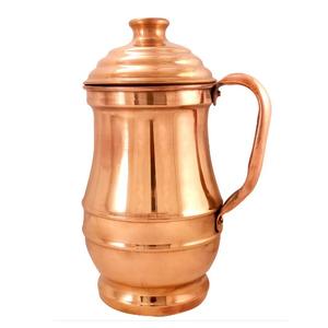 Pichet en cuivre fini or de haute qualité avec couvercle pour servir l'eau à usage domestique dans la cuisine - Product Image 1