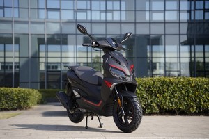 Modelo en Oferta, Nueva Motocicleta M-G-B Cru-ise de 50cc, Diseño Elegante y Estilizado, con 2 Años de Garantía Internacional - Product Image 3