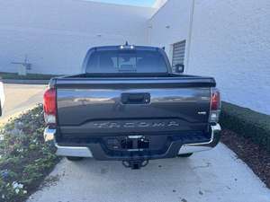 Sièges Tacoma SR5 Cabine Double Minuit Noir Gris Légèrement Usés - Product Image 4