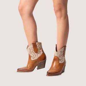 Accessoires de mode Bradley Leather Texan Ankle-High Booties - Product Image 6