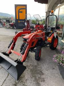 Tractor de Jardín Mini Kubota L2502HST Usado de Alta Calidad, 50hp, 4WD, con Cargador Frontal y Accesorio de Retroexcavadora - Product Image 2