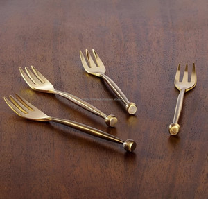 Ensemble de fourchettes à fruits en métal de qualité supérieure de 4 pièces en vente - Product Image 5