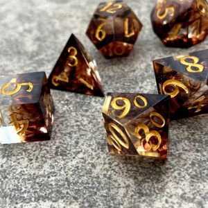 Ensemble de dés polyédriques en résine de qualité supérieure, fabriqués à la main, équilibrés, écologiques, 7 pièces, DND RPG, jeux de société de table, cadeaux pour collectionneurs, acheteurs - Product Image 1