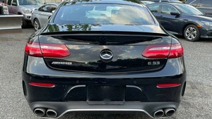 Mercedes E53 4matic Coupé 2019, couleur extérieure noire, couleur intérieure noire, consommation de carburant 21 km/l en ville / 28 km/l en route, moteur 3.0L V-6 hybride - Product Image 6