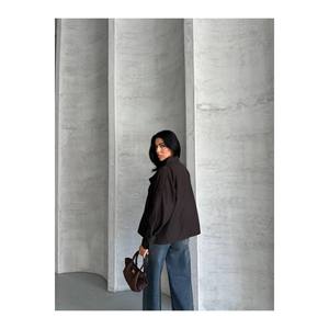 Trench Crop da donna con bracciale alla moda Crop Design e polsino per un Look elegante - Product Image 4