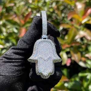 Elegante y Lujoso Colgante de Mano de Hamsa Chapado en Rodio de Plata de Ley 925 con Moissanita VVS1, Regalo Personalizado para Fiestas - Product Image 3