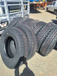 Compre neumáticos radiales de alta calidad de larga distancia pesados 11r22.5 12r22.5 295/80r22.5 315/80r22.5 neumáticos de fábrica - Product Image 4