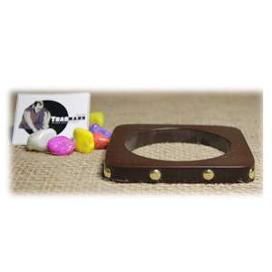 Bracelet carré en résine marron foncé de qualité supérieure pour femmes Mode traditionnelle avec design à pois en laiton - Product Image 1