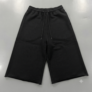 Shorts de survêtement pour homme en coton épais, coupe ample à jambe large, avec ceinture à bords bruts, style streetwear décontracté d'été - Product Image 4