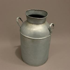 Boîte à lait galvanisée élégante d'inspiration antique avec corps durable, idéale pour les maisons rustiques, cuisine, café en plein air et décoration de jardin - Product Image 1