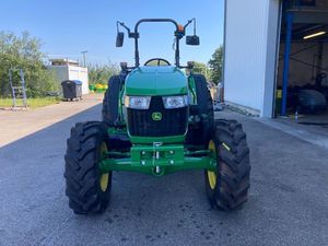 Tractor Cargador John Deere 5050E Muy Resistente y en Excelente Estado, Verde Amarillo, Maquinaria Agrícola Lista para Enviar - Product Image 2