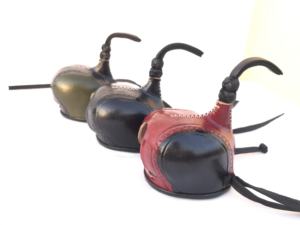 Cagoule Khan en cuir véritable personnalisable pour fauconnerie Steve Tait Tailles disponibles Appel de jeu avec bretelles en nylon - Product Image 5