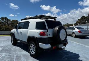รถยนต์โตโยต้า FJ Cruiser มือสอง เครื่องยนต์ 4.0L เกียร์ออโต้ ใช้เชื้อเพลิงเบนซิน รถ SUV พวงมาลัยซ้าย สภาพดี เบาะหนัง  สำหรับขับขี่ออฟโรด ขาย - Product Image 4