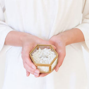 Boîte à bagues en or vintage en métal et verre de haute qualité à prix raisonnable pour l'utilisation de fiançailles - Product Image 3