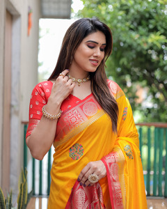 Hermosa colección de saris de seda Dola, diseños únicos de Butta, borde de contraste de tejido rico para ropa India pakistaní - Product Image 2