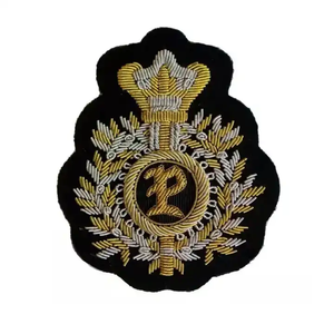 Insignias de parche bordado hechas en Pakistán, insignias uniformes, diseño OEM, insignias bordadas a mano - Product Image 5