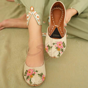 Khussas Personalizadas Ligeras, Diseño Impreso, Impermeables y Bordadas a Mano para Todas las Temporadas - Product Image 3