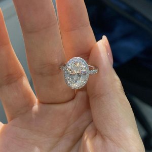 Bague ovale sertie de diamants IGI certifiés par le laboratoire (4,70 carats) - DEF VVS-VS - Product Image 4