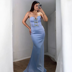 ชุดราตรีทรงตรงทันสมัยแบบไร้สายรัดไหล่ พร้อมบราในตัวสำหรับผู้หญิง - Product Image 1