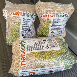 Pellets de madera DIN plus y ENplus A1, briquetas en bolsa, leña y astillas, virutas de madera, patrón de virutas, ceniza 1.5%, humedad 8%, densidad 8%. - Product Image 2