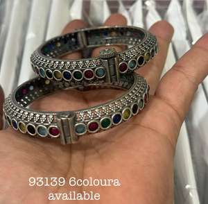 Brazalete indio oxidado antiguo 2 Kada, ligero, clásico, dibujado a mano, OM, estudio de moda, venta al por mayor para ropa de fiesta de boda - Product Image 1