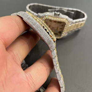 La opción ideal para los hombres que buscan un accesorio destacado de reloj de hip hop elaborado en acero inoxidable con diamantes de claridad VVS - Product Image 4