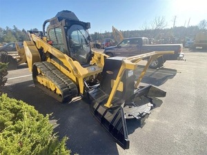 Cargadora compacta usada CAT 299D3 con accesorio triturador de servicio pesado, pocas horas de uso, máquina potente para trabajos agrícolas en venta - Product Image 3