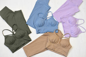 Conjunto de Ropa de Yoga para Mujer con Diseño Personalizado OEM/ODM, 100% Poliéster, Suave y Elástico, Cintura Alta, para Gimnasio - Product Image 5