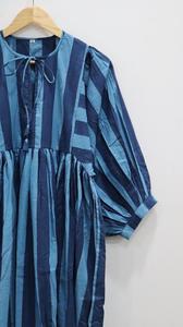 Haute qualité bleu marine rayé robe mi-longue Silhouette ample taille naturelle Floral col profond fermeture à cordes pour l'été décontracté - Product Image 4