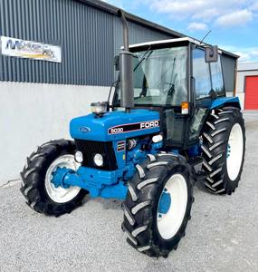 Tractor de Ruedas Ford 8060 2WD 45HP con Caja de Cambios, Alta Productividad, Mejor Precio de Fábrica - Product Image 1