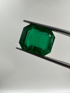 3.42 carats couleur vert vif meilleure qualité naturelle zambienne de qualité supérieure pierre précieuse en vrac coupe émeraude pour une utilisation de bijoux haut de gamme - Product Image 2