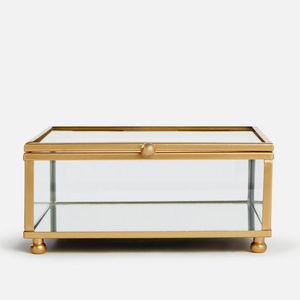 Boîte en verre de style moderne de forme carrée avec cadre en métal fini or pour le stockage du maquillage Boîtes d'occasion polyvalentes - Product Image 1