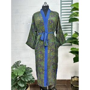 Kimono vintage en crêpe de soie, léger et luxueux, robe de chambre douce et confortable, cadeau idéal pour femme, pour les soirées, tissé pour le printemps - Product Image 1