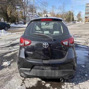 Toyota Yaris Hatchback LE 2020 USADO EN BUEN ESTADO - Product Image 3
