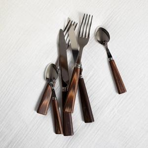 Ensemble de 6 couverts en acier inoxydable, idéal pour la table d'ustensiles de cuisine, utilisation à la maison, couverts enduits de couleur noire, manche en bois de designer - Product Image 1