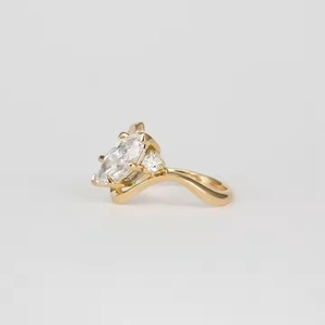 1.50CTW E VS1 Marquise Cut Lab Grown Diamond Anillo de Compromiso 14K Oro sólido Vástago curvo Vintage Regalo de aniversario para ella - Product Image 4