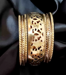 ชุดกำไลโลหะและพลาสติกผสมพร้อมเน้นเสน่ห์กำไลแฟชั่นที่วางซ้อนกันได้มีจำหน่ายในราคาขายส่ง - Product Image 2