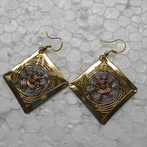 ต่างหูวินเทจ แบรนด์ดีไซเนอร์ ชุบทอง ต่างหูทรงเรขาคณิต เครื่องประดับทองเหลืองแฟชั่น สำหรับผู้หญิง สวมใส่ในงานปาร์ตี้ จาก FWE - Product Image 5