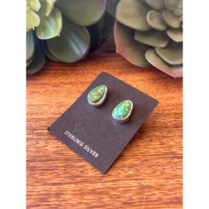 Pendientes de Turquesa de la Montaña Sonora Hechos por Navajos, con Base de Plata de Ley, Forma de Gota de Agua y Engaste de Bisel - Product Image 4