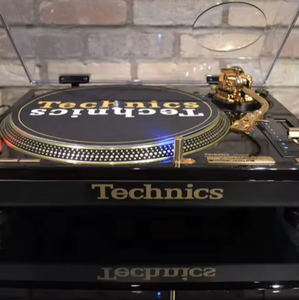El Mejor Tornamesa para DJ de Edición Limitada Technics SL-1200GLD con Acabado en Oro de 24K y Accionamiento Directo - Product Image 1