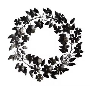 Guirlande florale noire pour la décoration murale de porte de vacances élégante de Noël avec des feuilles de baies pour la fête de bureau à domicile et l'utilisation de fête - Product Image 1