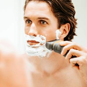 Rasoir électrique sans fil pour homme, utilisation humide/sèche, 100 % étanche, 60 minutes d'autonomie, chargement USB, tondeuse de précision pour barbe et poils rebelles, fabrication allemande - Product Image 6