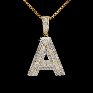 Joli pendentif Hip Hop alphabétique en or massif 10kt et diamants ronds de laboratoire taillés en brillant améliorant la clarté vvs - Product Image 1