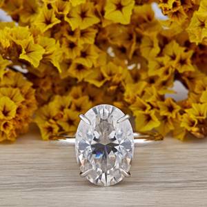 แหวนเพชรมอสซาไนต์ทรงรี5.80 CT ประดับเพชรสีทองสำหรับการหมั้นหมายโซลิแทร์ยาวหรูหราสำหรับเธอ - Product Image 1