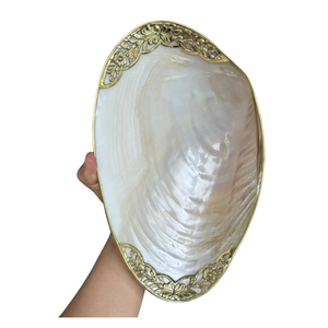 Plat décoratif en coquillages naturels (taille 24 cm - 26 cm), assiette unique en nacre faite à la main, plateau porte-bijoux pour hôtel de luxe - Product Image 1