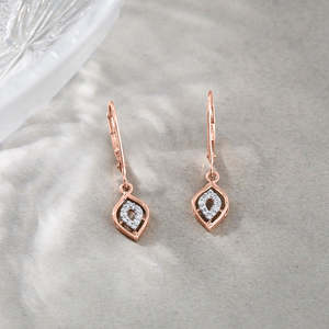 ต่างหูเพชรทรงหยดน้ำพร้อมเสน่ห์เปล่งประกาย - Product Image 1