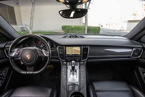 Panamera Turbo S 2012, V8 Twin-Turbo de 550 hp, Tracción en las Cuatro Ruedas, Gris Ágata Metalizado - Product Image 5