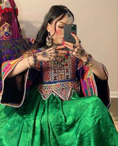 Fabricant en gros pakistanais de robes Kuchi afghanes sur mesure Meilleurs modèles en soie - Product Image 6