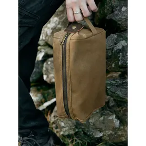 Étui de beauté en toile cirée personnalisée Heritage pour les coffrets cadeaux promotionnels - Product Image 1